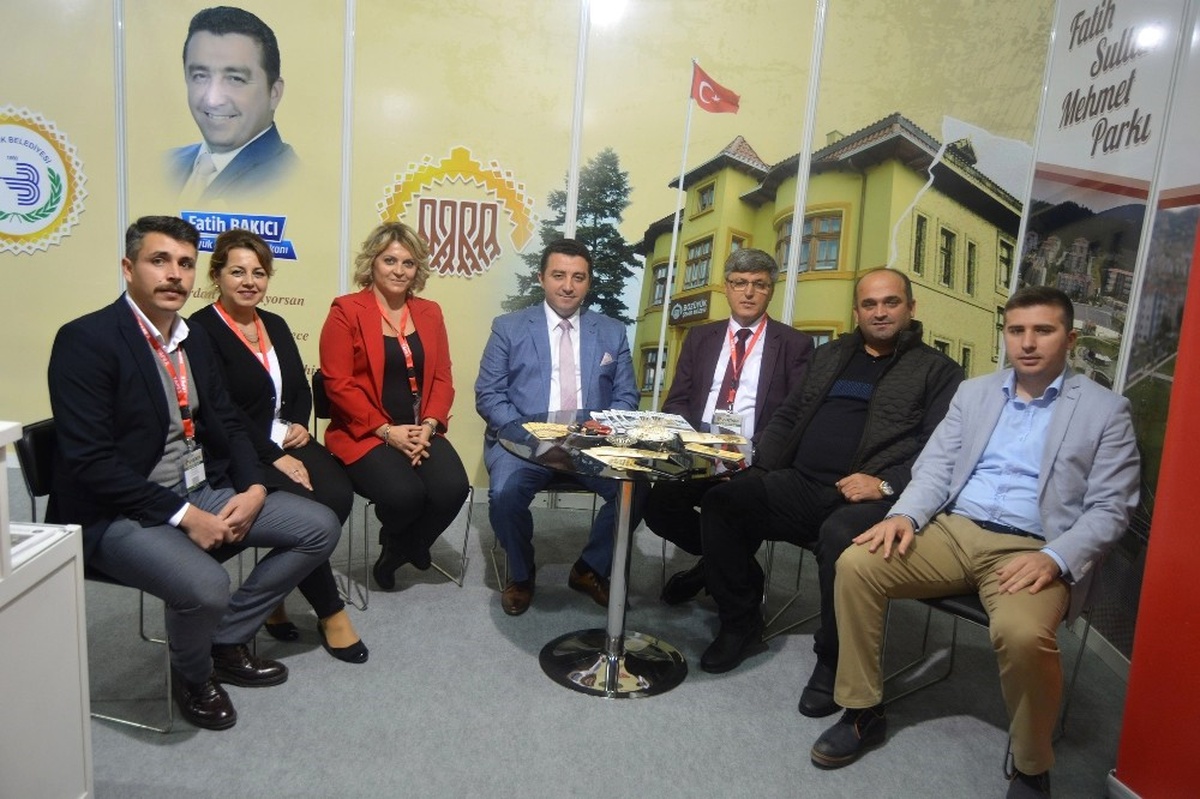 Başkan Bakıcı, Bozüyük Belediyesi Standında Misafirlerini Ağırladı