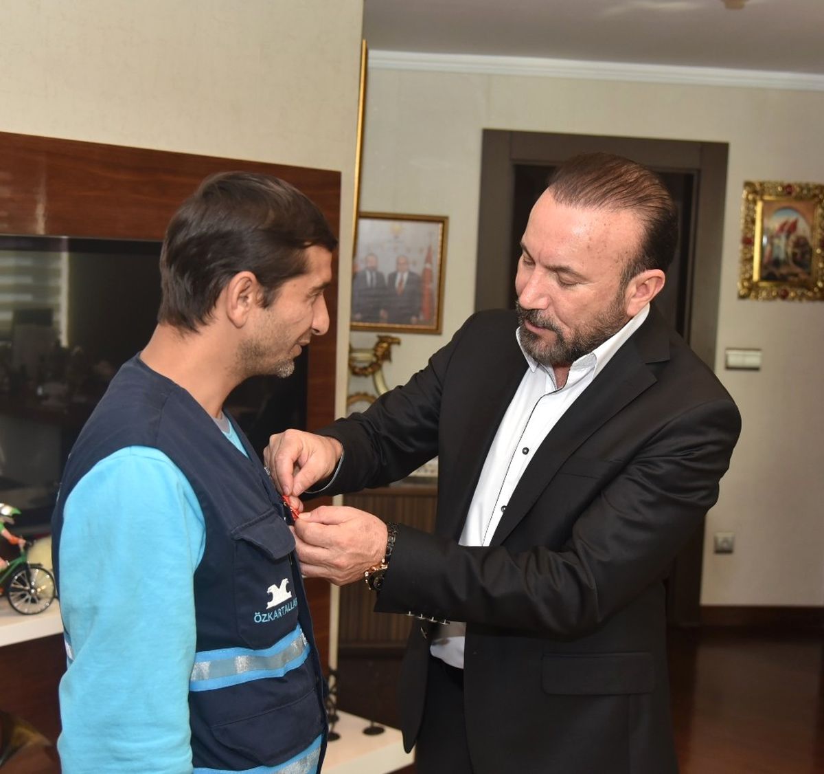 Başkan Doğan\'dan Çalışkan İşçiye Altın