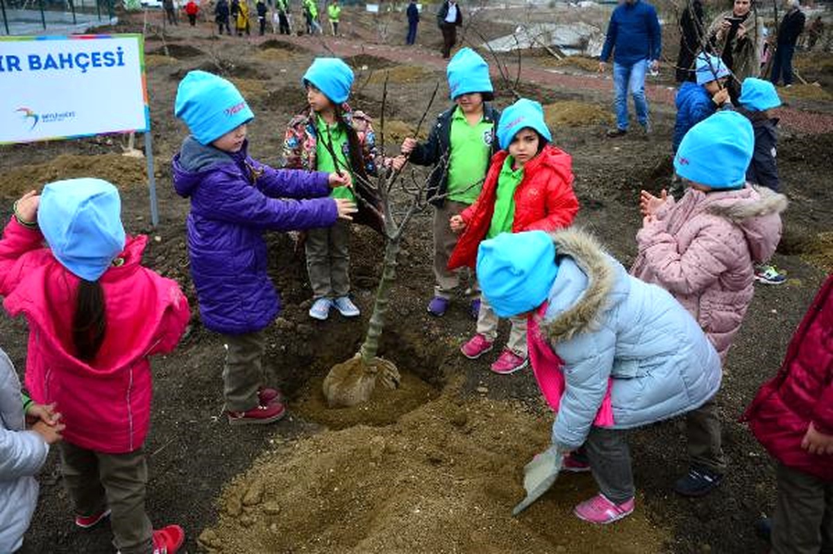 Beylikdüzü\'nün Çocukları Toprağa Umut Ekti