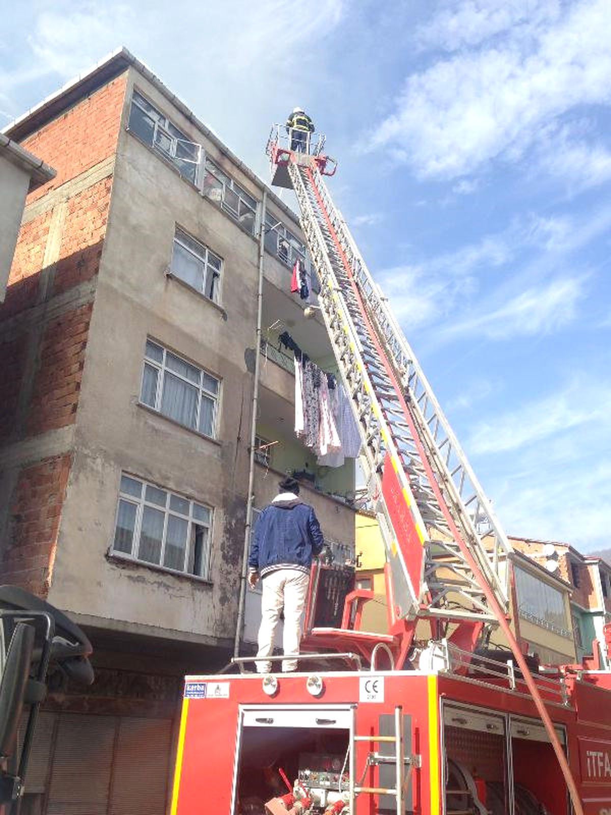 Bir Hafta Önce Taşındığı Evde Çıkan Yangında Eşyası Yandı