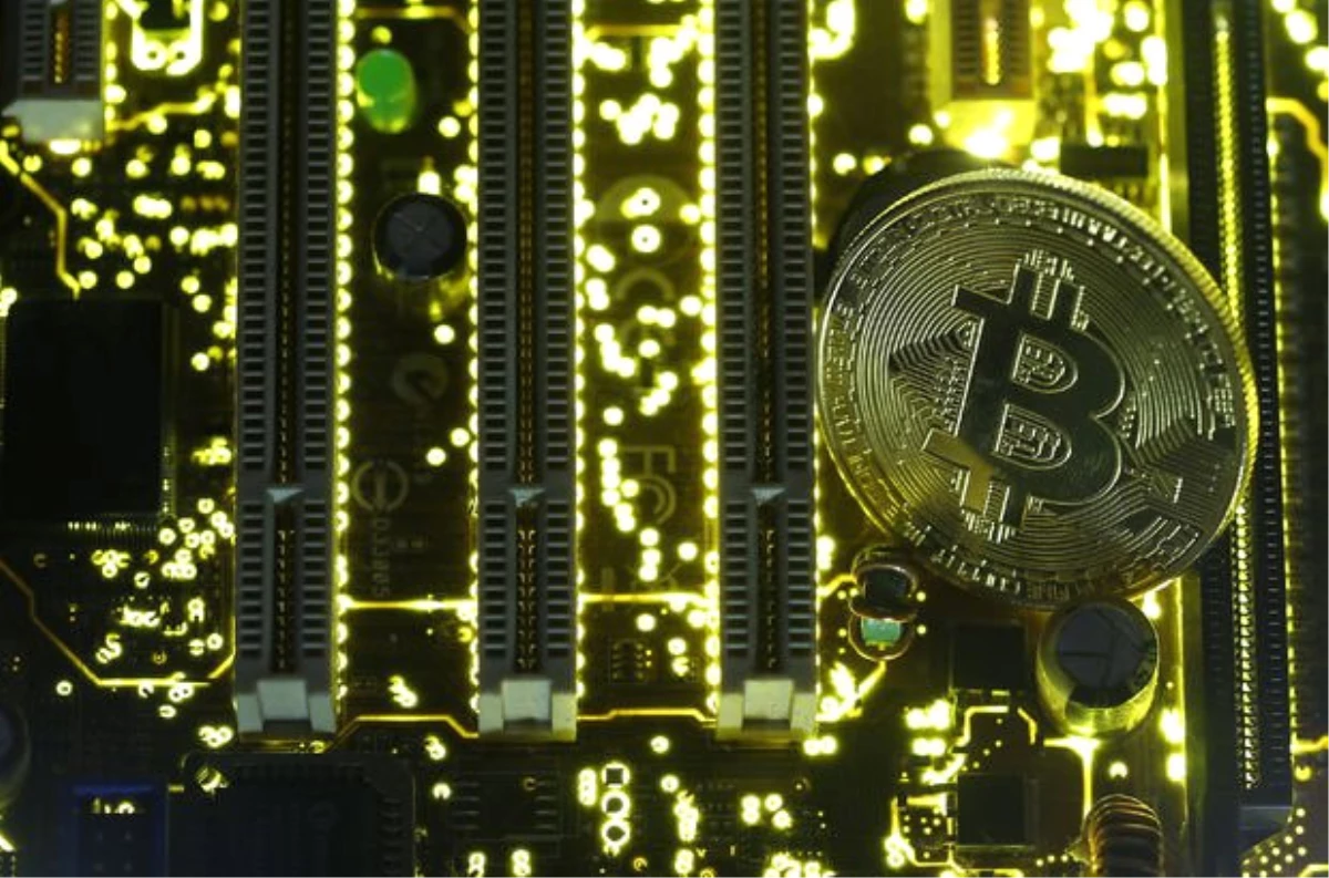 Bitcoin, İlk Kez 8 Bin Doları Aştı