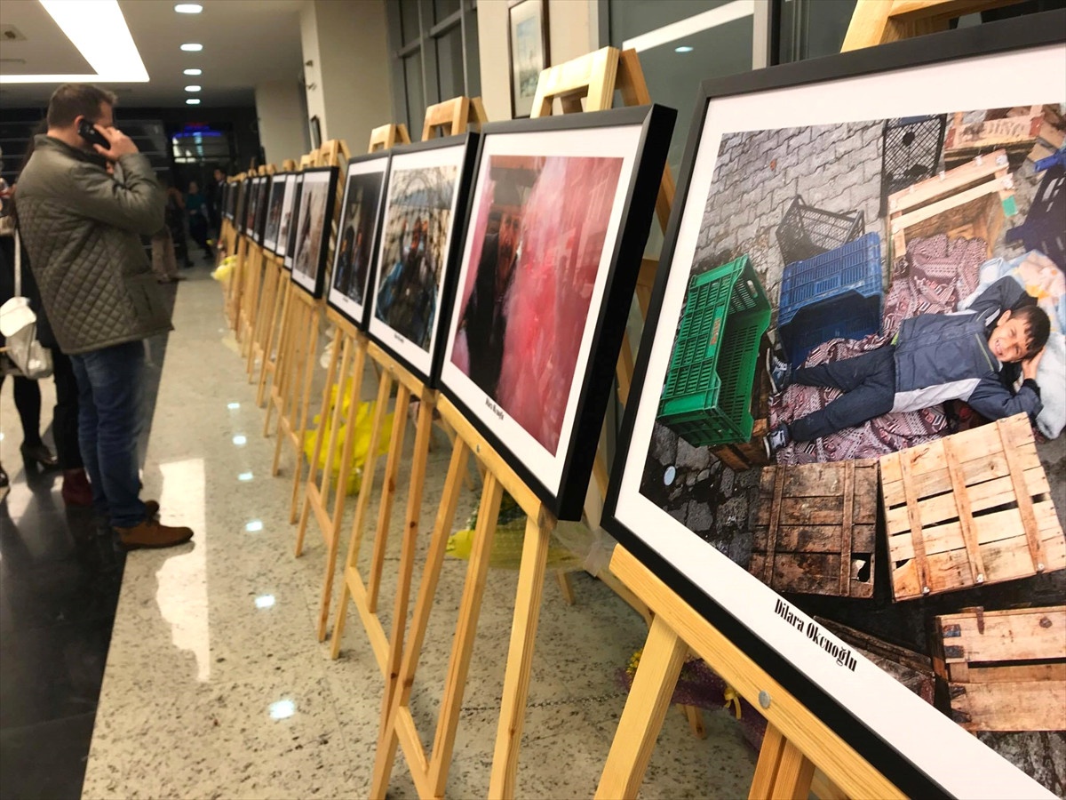 Efod "İnsan Halleri" Fotoğraf Sergisi Açıldı