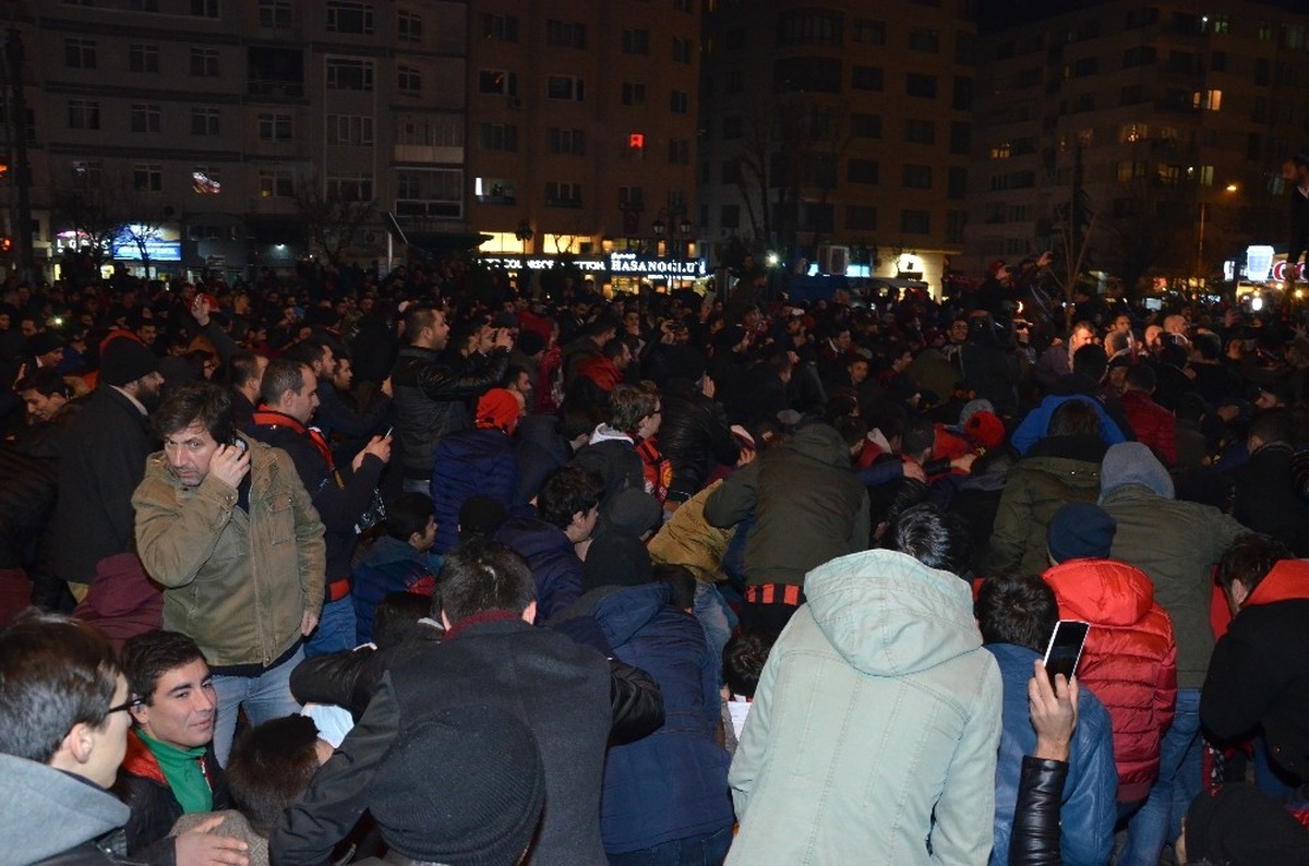 Eskişehirspor Taraftarından Balıkesirspor Çıkarması