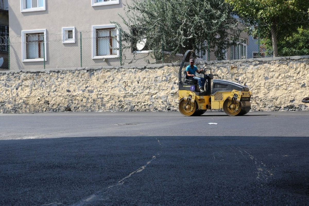 Eyüpsultan\'da Asfaltlama Çalışmaları Sürüyor