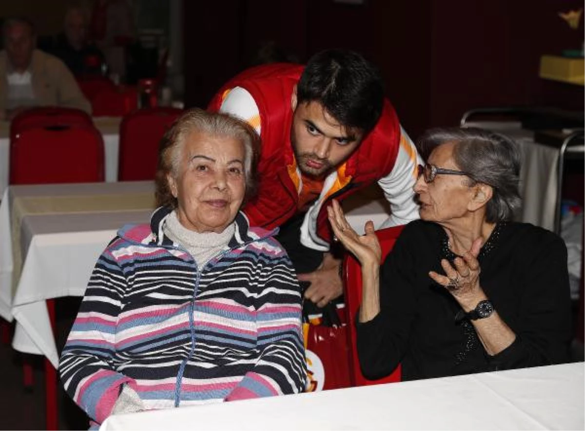 Fernando, Yasin ve Ahmet\'ten Galatasaraylılar Yurdu\'na Ziyaret