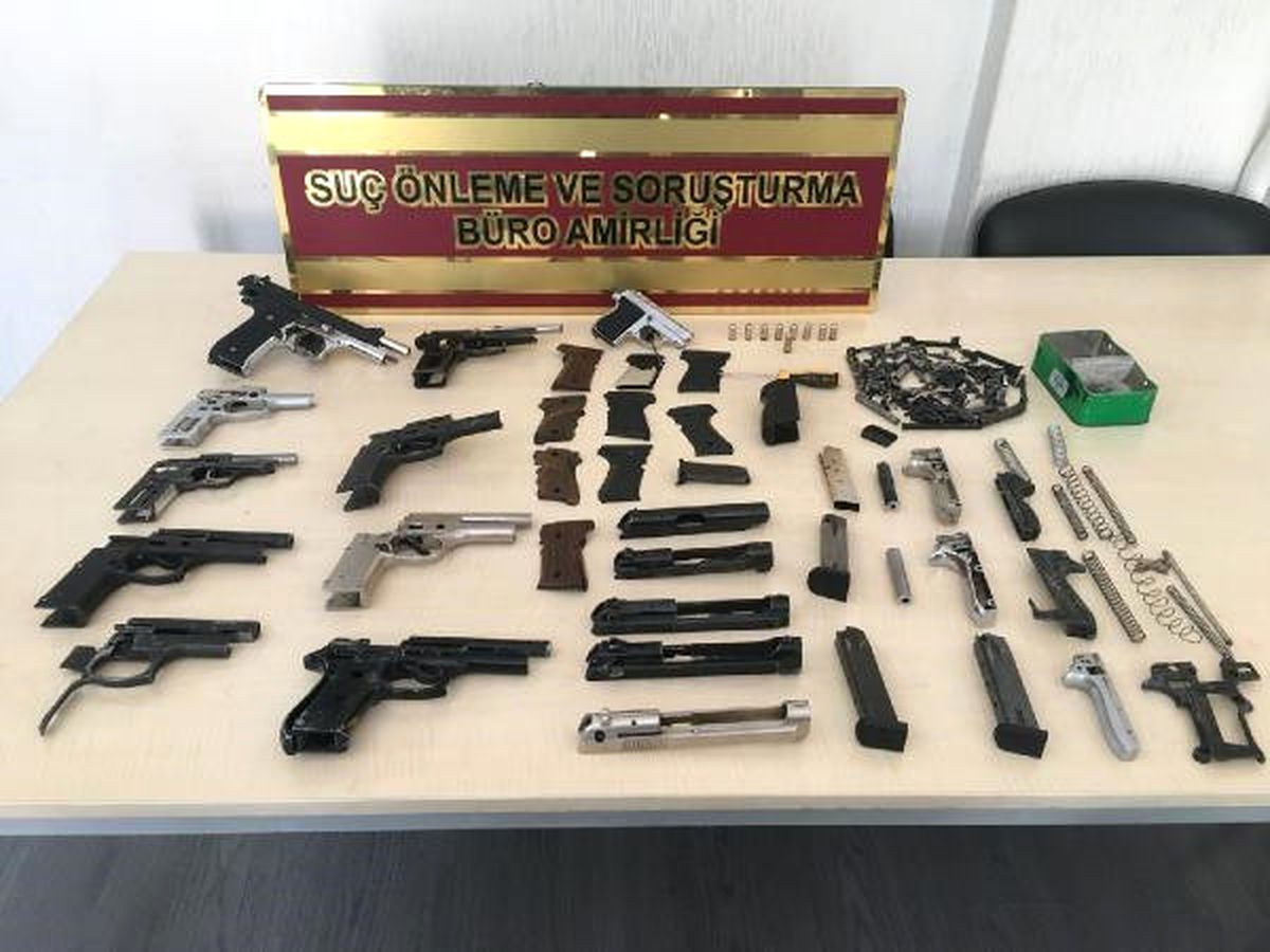 Gaziantep\'te Tabanca ve Silah Parçaları Ele Geçirildi