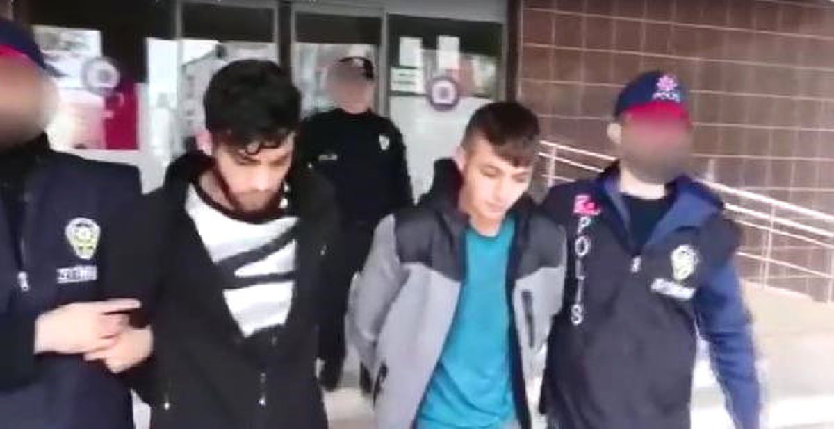 Genç Kadına Cadde Ortasında Şok... Satırlı, Biber Gazlı Gaspçılar Yakalandı