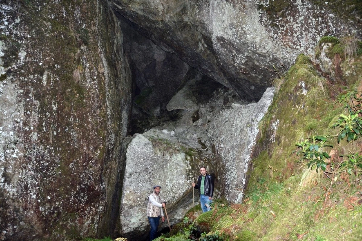 Hikayelerden Etkilendi, Esrarengiz Mağaraları Buldu