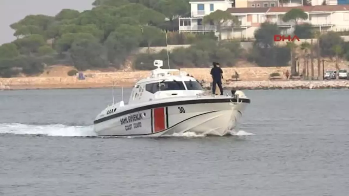 İzmir - Botları Su Alan Kaçakları Sahil Güvenlik Kurtardı