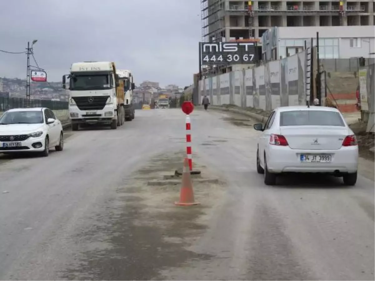 Kadıköy\'de Kazaya Neden Olduğu Öne Sürülen Rögara Dubalı Önlem