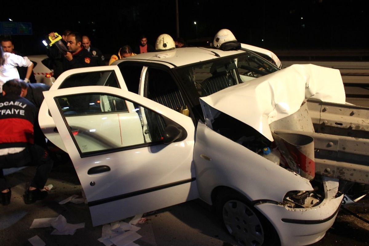 Kamyon Otomobile Arkadan Çarptı: 4 Yaralı