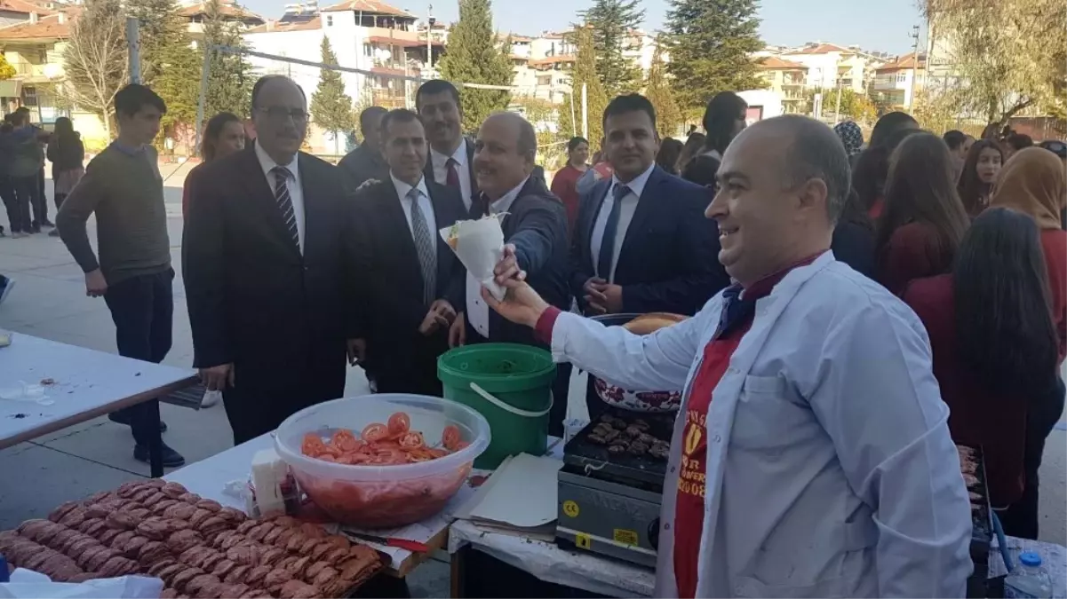 Kula\'da Okul Yararına Kermes Düzenlendi