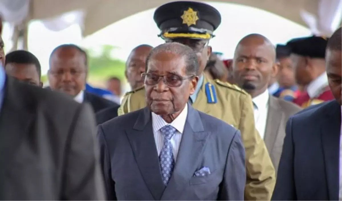 Mugabe Askeri Müdahale Sonrası İlk Kez Halk Arasında