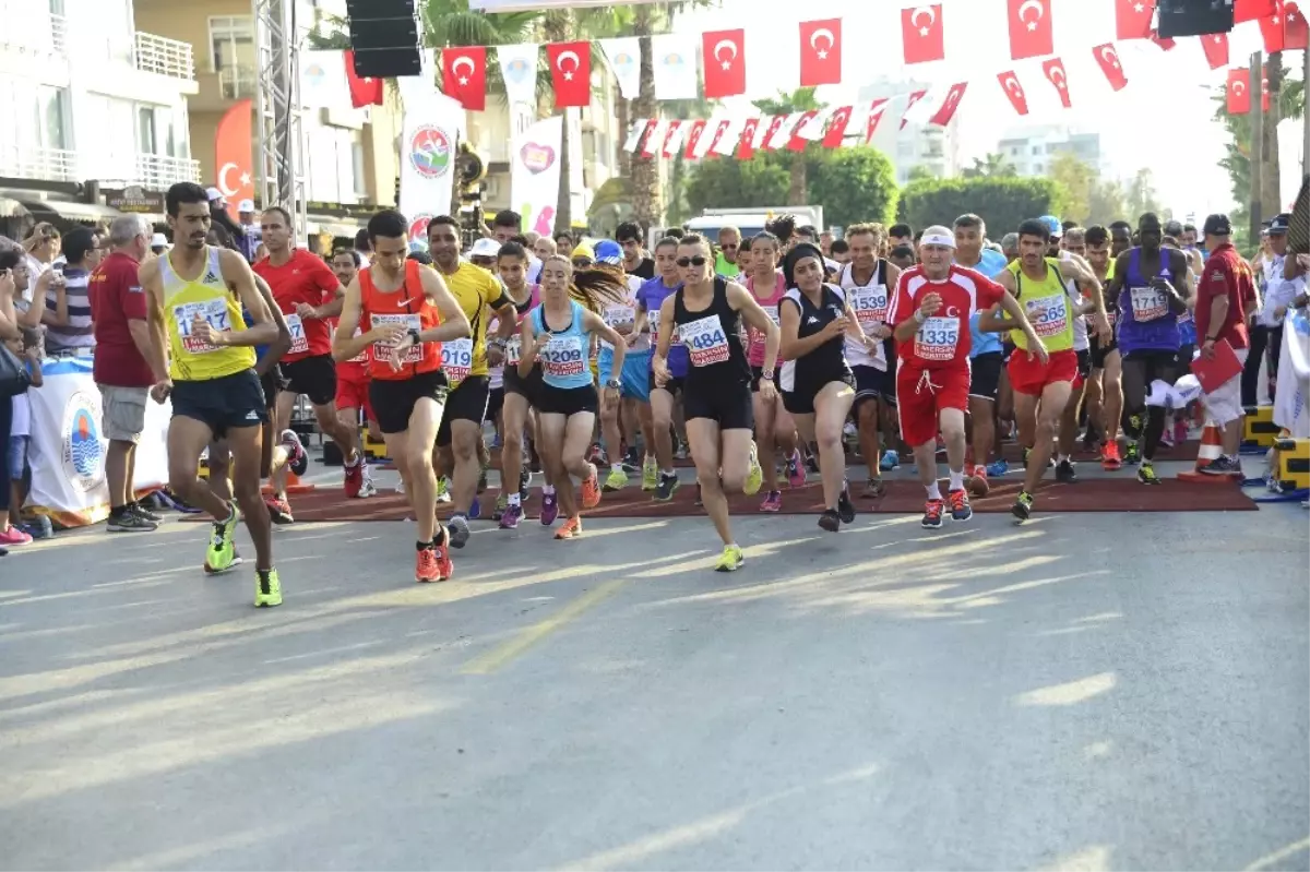 Öğrenciler Mersin Maratonu\'nu Resmedecek