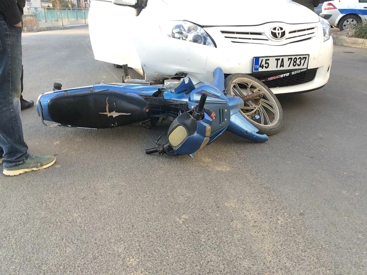 Otomobil Motosiklete Çarptı: 1 Yaralı