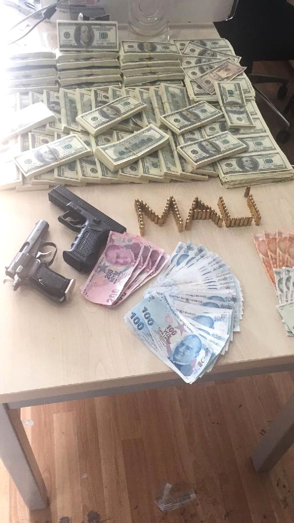 Sahte 1 Milyon Dolar Ele Geçirildi