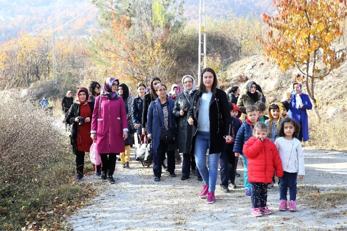 Tokat\'ta Öğrenciler Anneleri ile Birlikte Sonbaharın Tadını Çıkardı