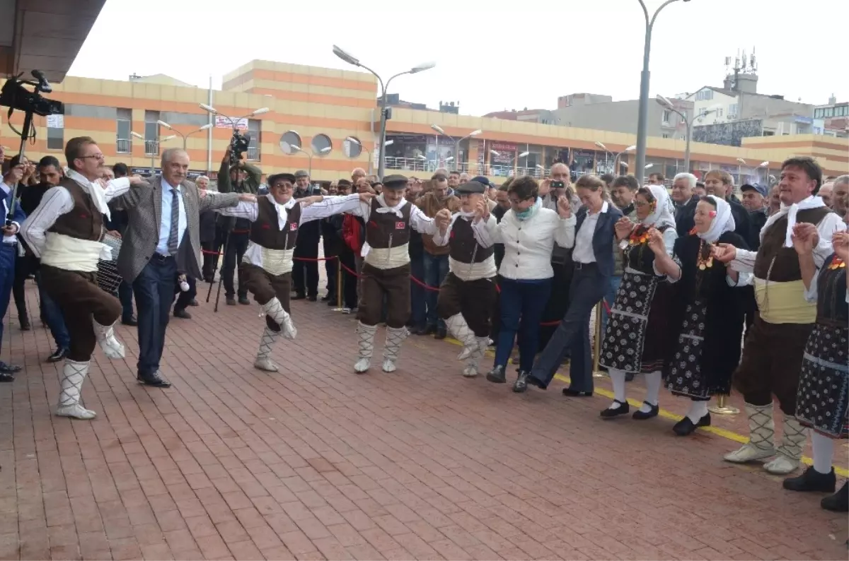 Türk ve Bulgarlar Birlikte Halay Çekip, Festival Açtılar