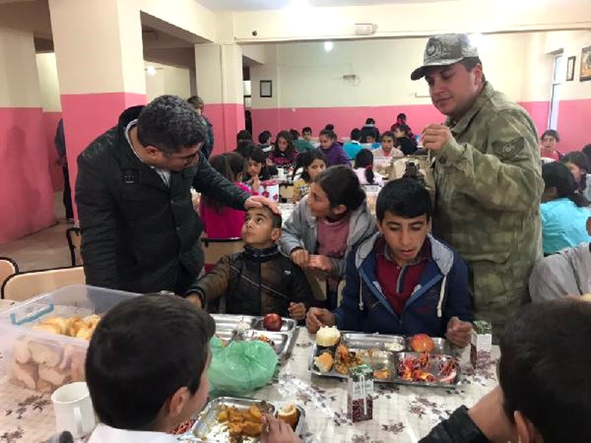 Varto Kaymakamı, Okul Yemeklerini Denetledi