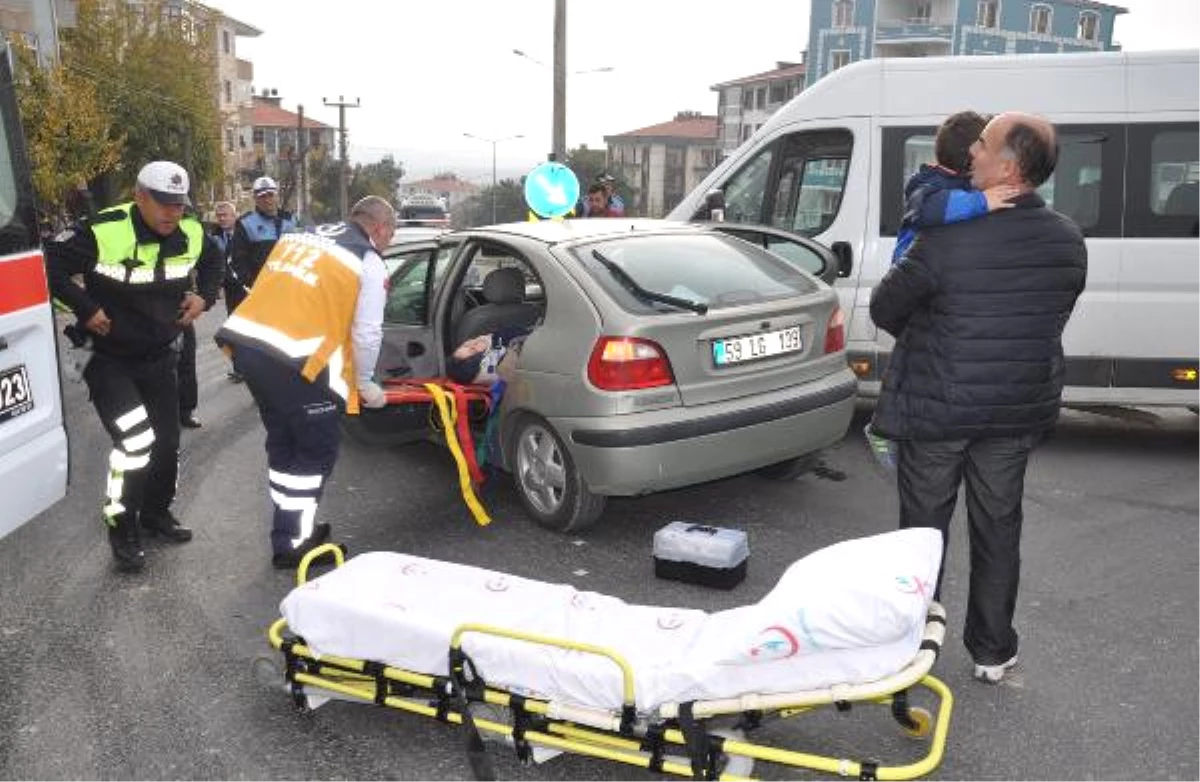 3 Yaşındaki Mehmet Efea, Kazada Yaralanan Annesi İçin Ağladı