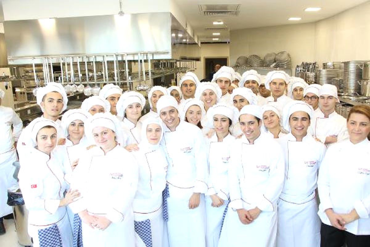 Aşçılık Öğrencileri İçin Üniversitede Yeni Mutfak Açıldı