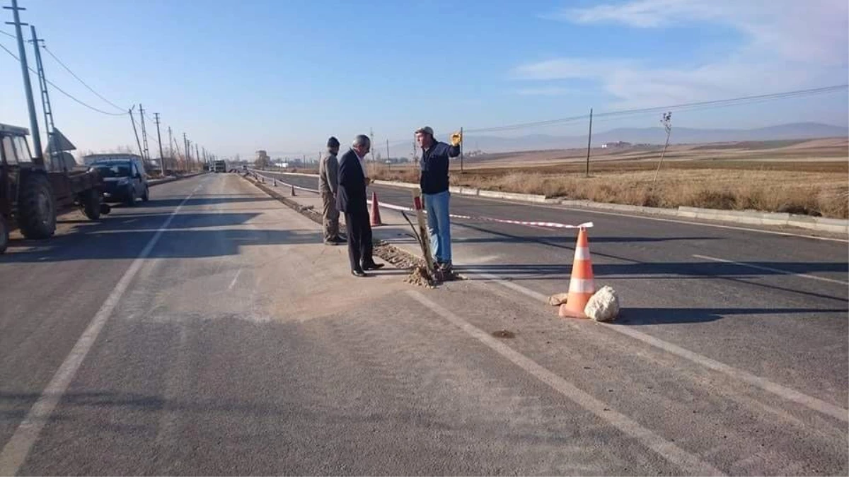 Aslanapa Giriş Yolunu Belediye Işıklandırılıyor