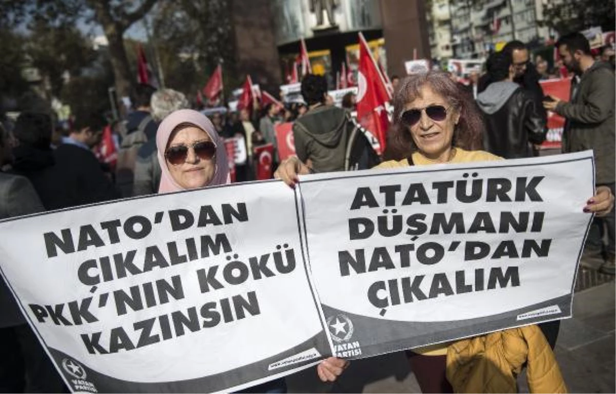 Beşiktaş\'ta NATO Protestosu
