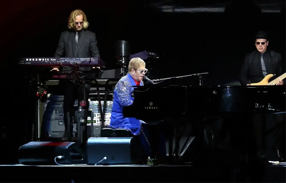 Elton John \'Ara Veriyor\'