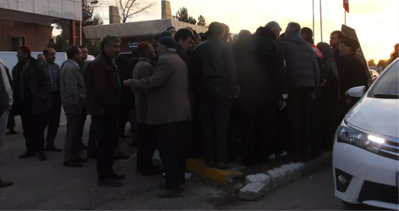 Erzurum\'da İntihar Eden Kadının Akrabaları, Cenazede Defin Yeri Kavgasına Tutuştu