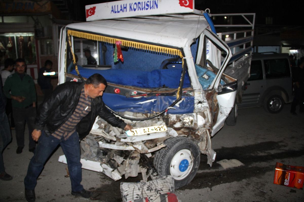 Freni Boşalan Vinç, 5 Otomobile Çarparak Durabildi