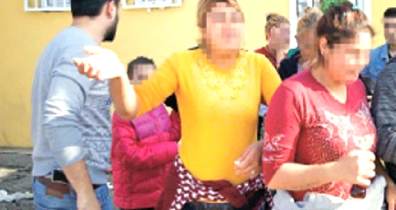 Kadıköy\'de Fuhuş Pazarlığı Yapıp Erkekleri Soyan Kadınlar: Kaşınanı Kaşıyoruz