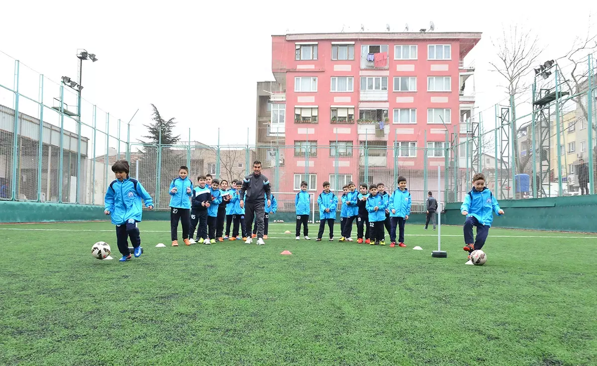 Futbol Akademisi Yeni Yıldızlarını Bekliyor