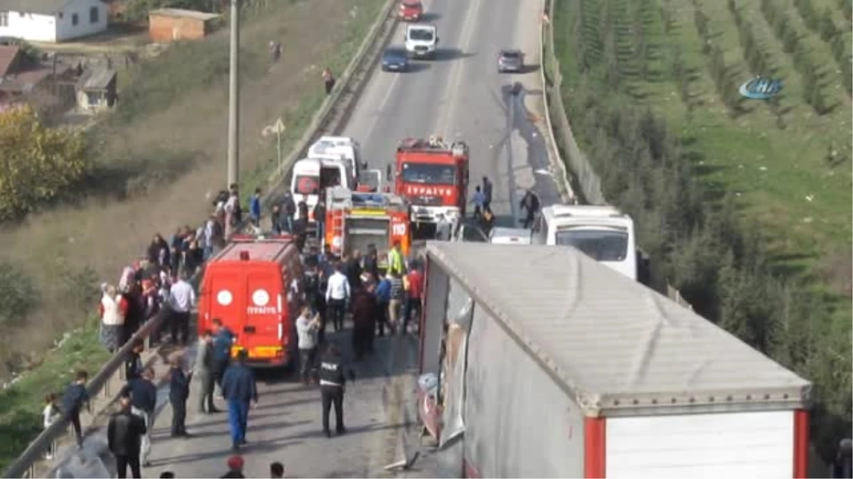 Gebze\'de Zincirleme Trafik Kazası: 1 Ölü, 4 Yaralı