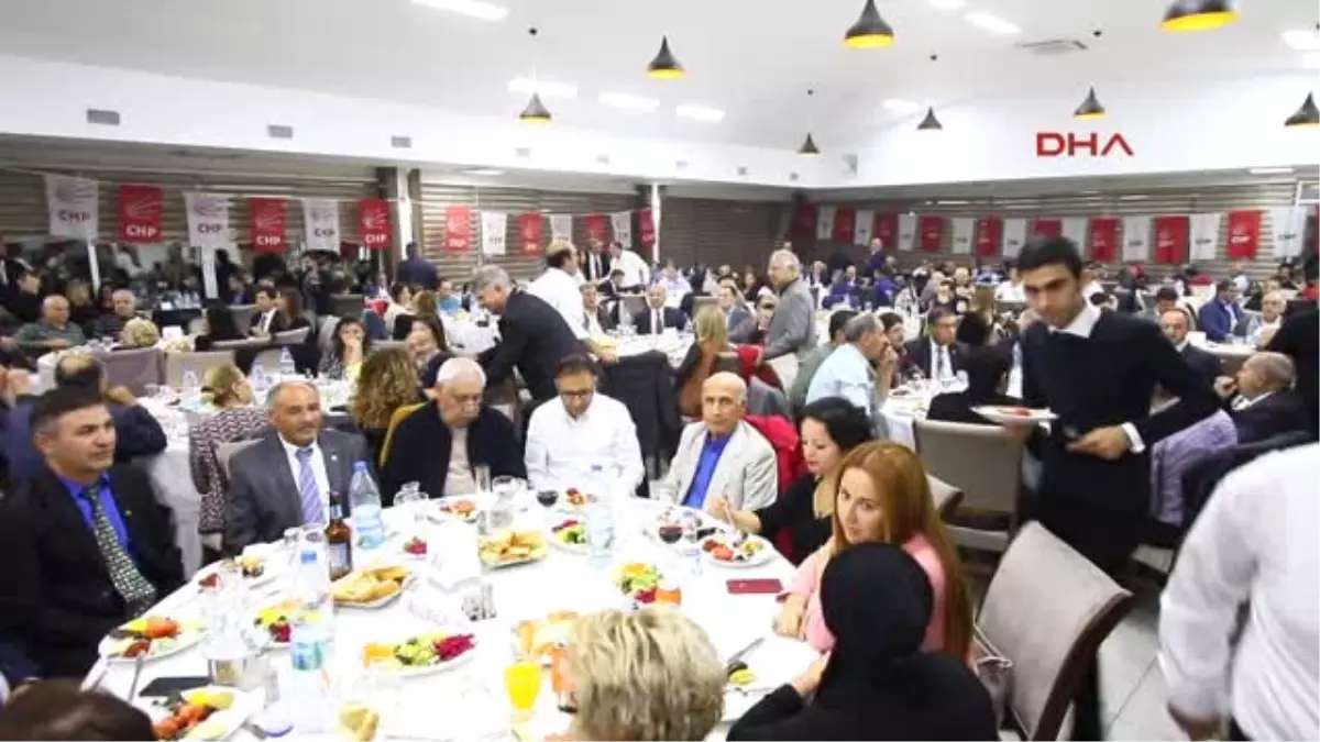 İzmir AK Parti\'den İstifa Eden Belediye Meclis Üyesi CHP\'ye Geçti