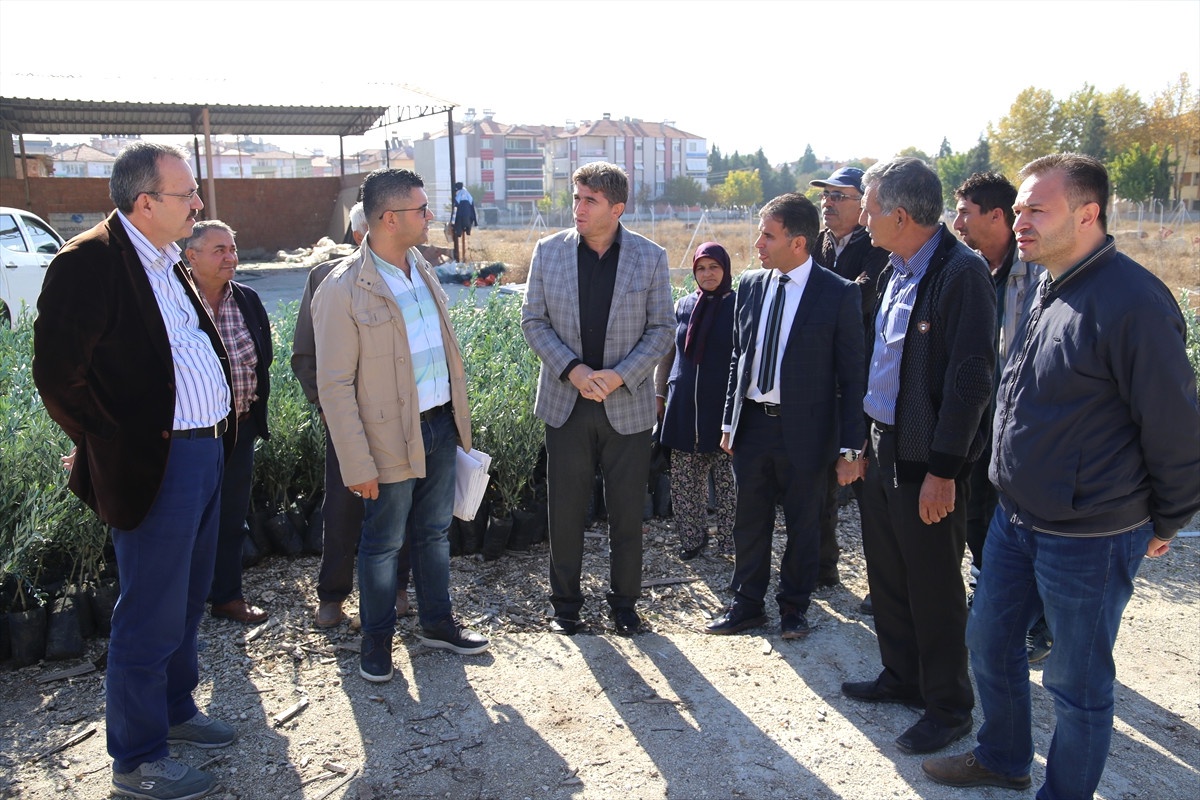 Kula Belediyesinden Çiftçilere Fidan Desteği
