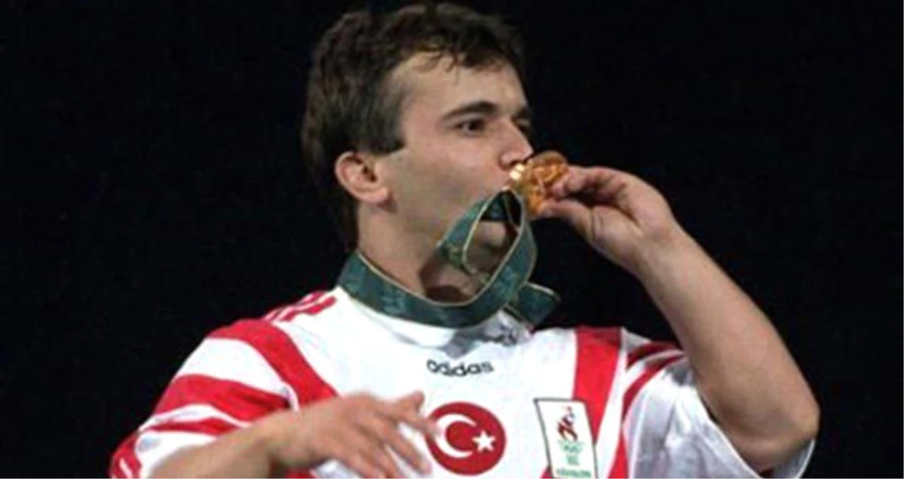 Naim Süleymanoğlu İçin Futbol Müsabakalarında Saygı Duruşu Yapılacak