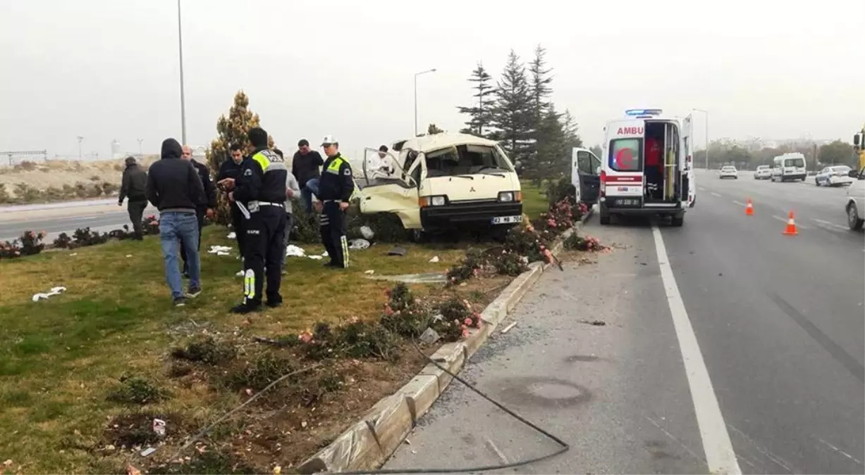 Suriyeli İşçileri Taşıyan Minibüs Devrildi: 7 Yaralı