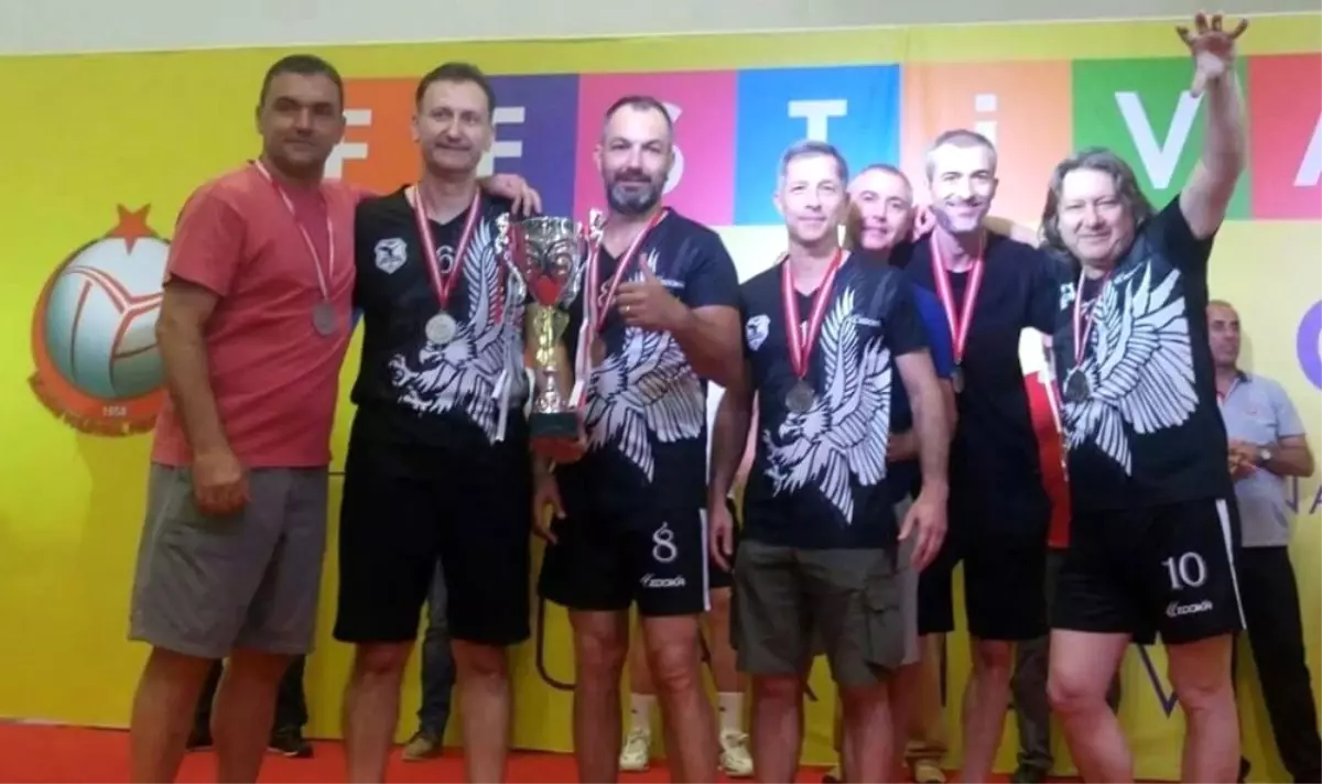 Veteranlar Voleybol Turnuvasında Şok Ölüm