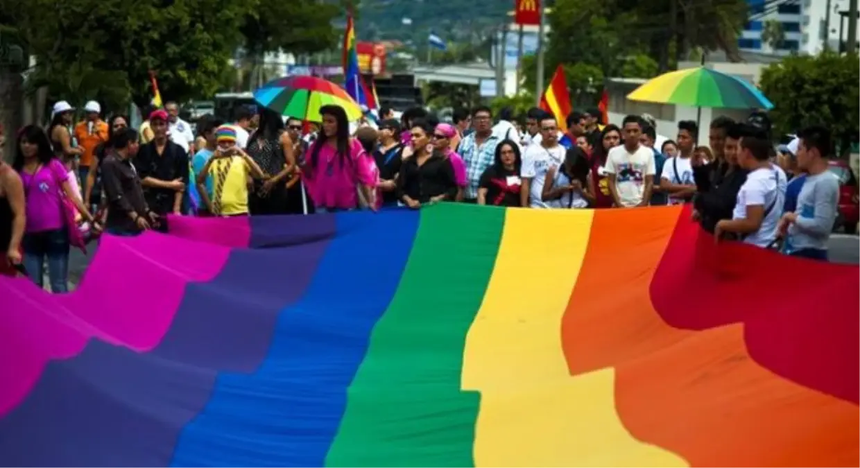 Ankara\'da Lgbtt ve Lgbti Etkinlikleri Yasaklandı