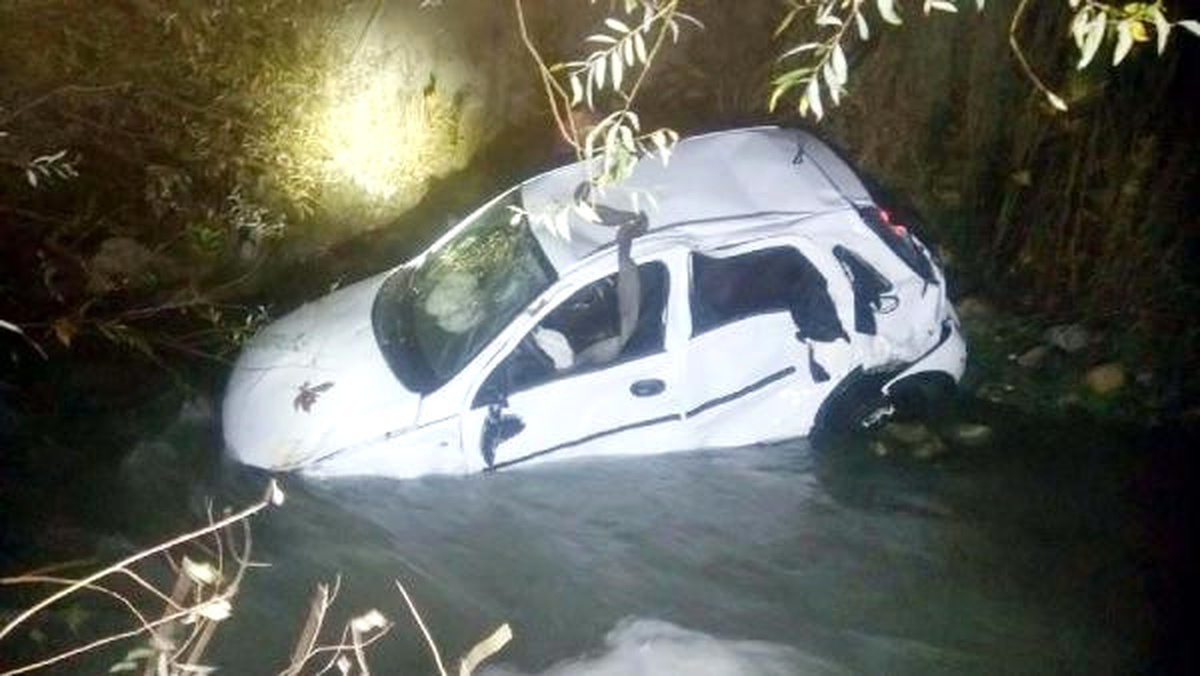 Dereye Yuvarlanan Otomobilin Sürücüsü Yaralandı