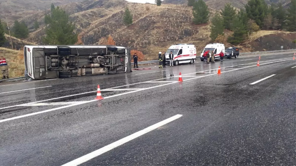 Elazığ\'da Feci Kaza: 1 Ölü, 30 Yaralı