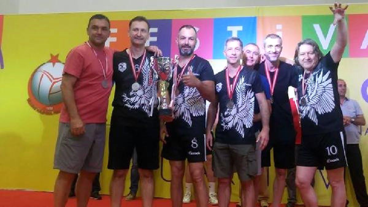 İzmir Voleybolu Demirer\'e Ağlıyor
