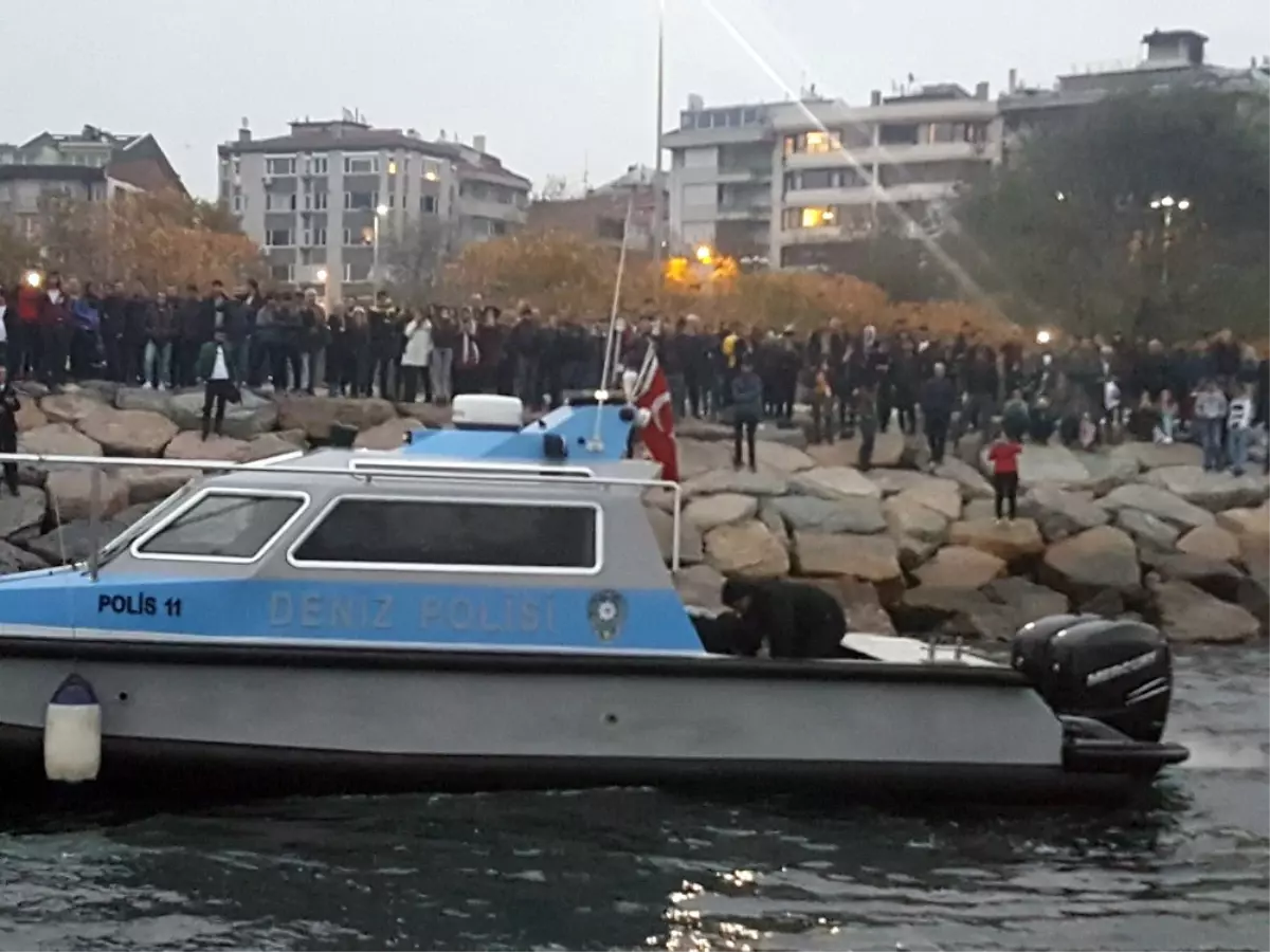 Kadıköy\'de Denize Düşen Şahıs Hayatını Kaybetti