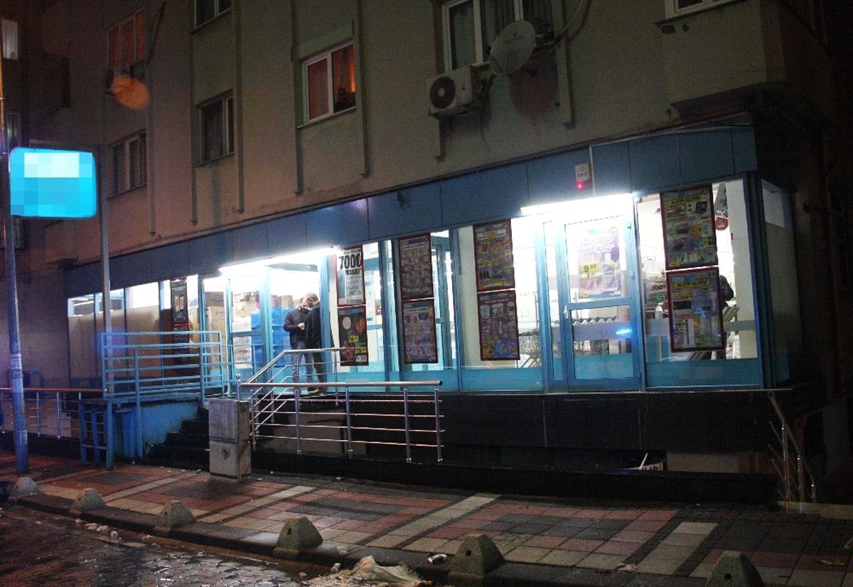 Kağıthane\'de Bıçaklı Market Soygunu