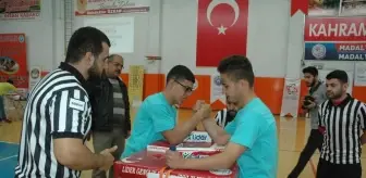 Kahramanmaraş'ta Genç Erkekler Bilek Güreşi Şampiyonası