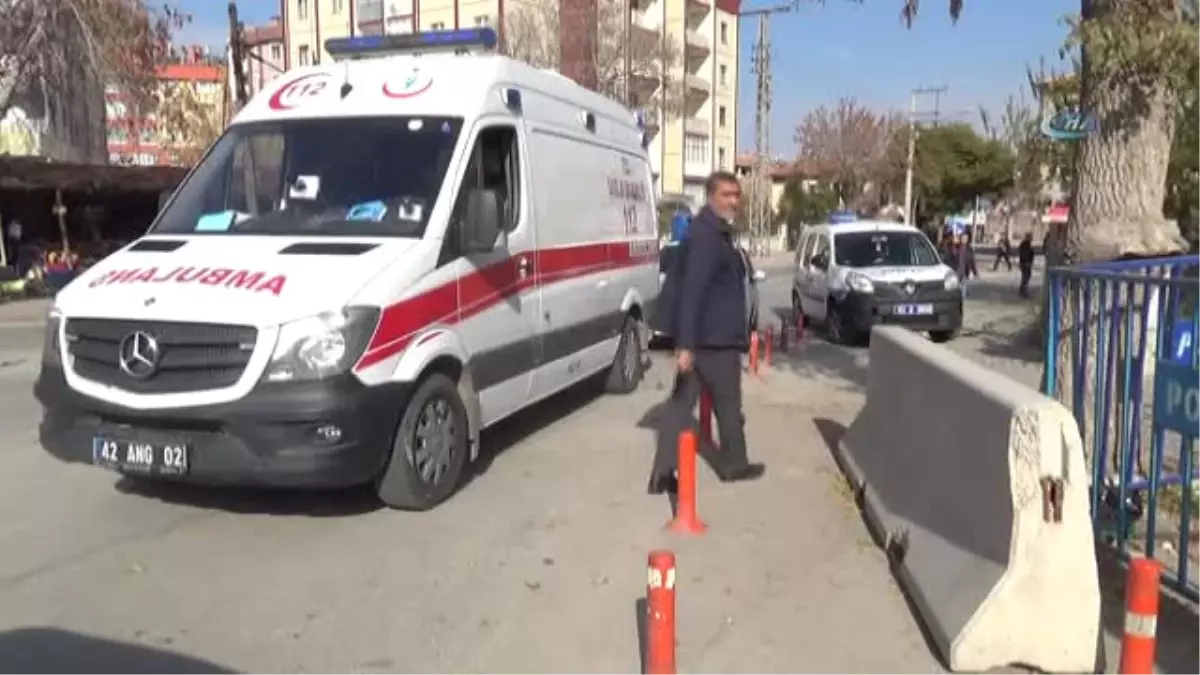 Konya\'da Polis Merkezi Bahçesindeki Tartışma Kanlı Bitti: 2 Yaralı