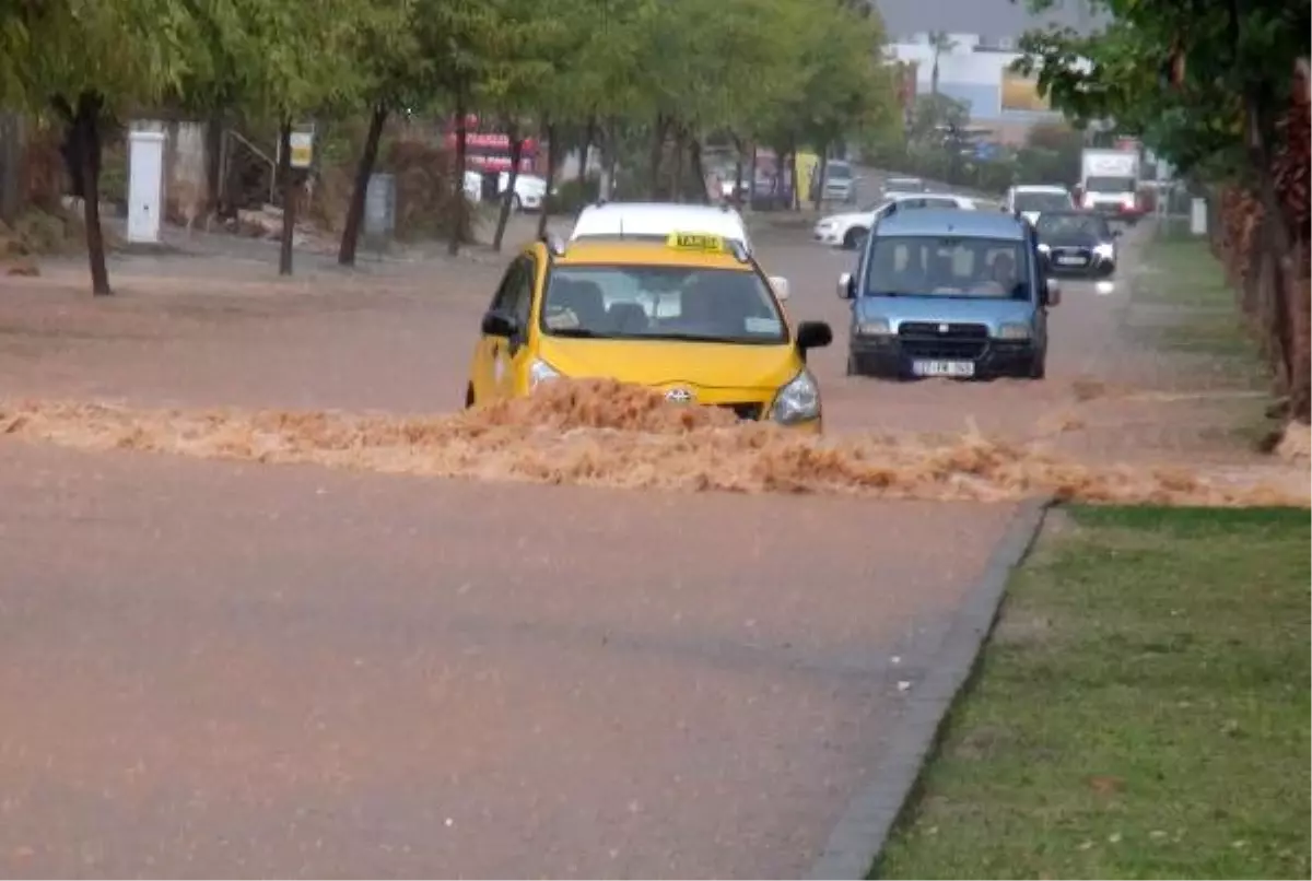 Mersin\'de Dolu ve Şiddetli Yağış Etkili Oldu (2)