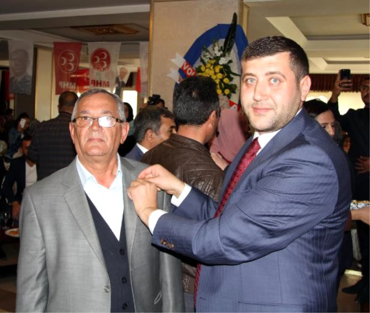 MHP Üye Olan 626 Kişinin Parti Rozetleri Törenle Takıldı