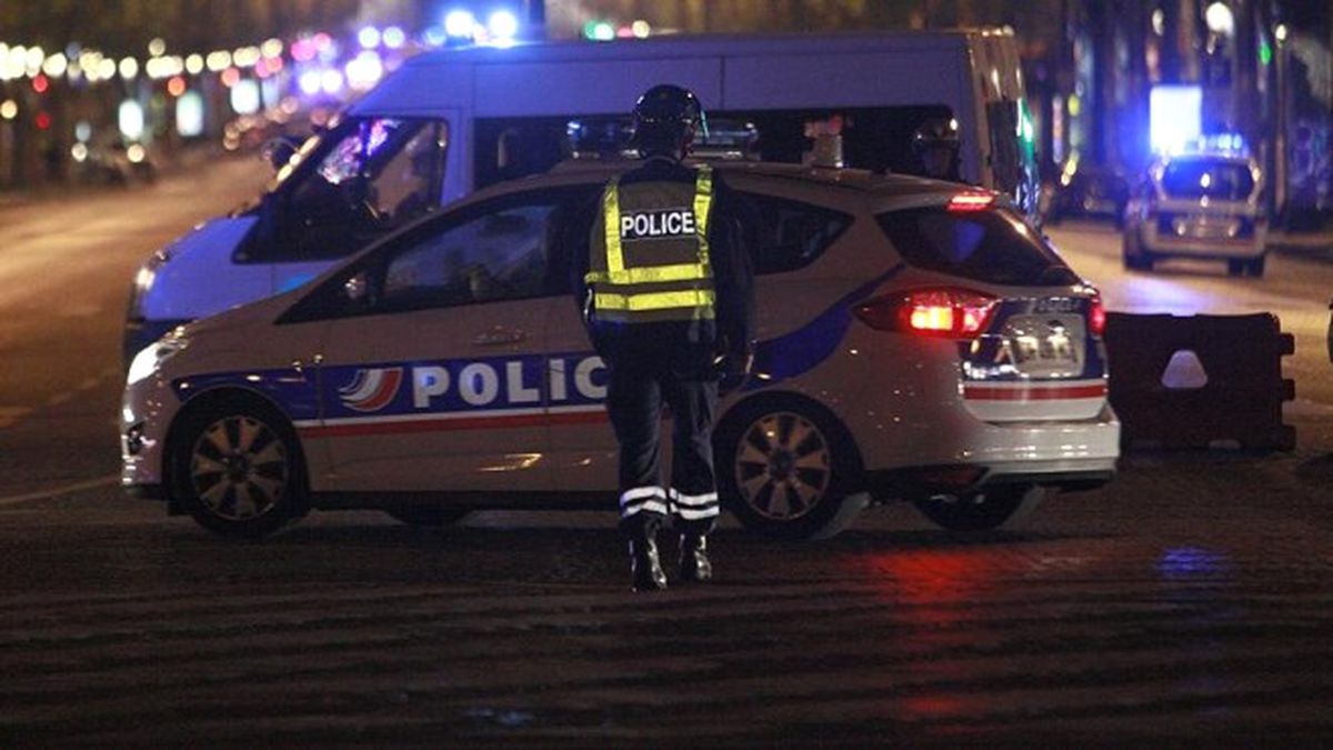 Paris\'te Polis Memuru 3 Kişiyi Öldürdü