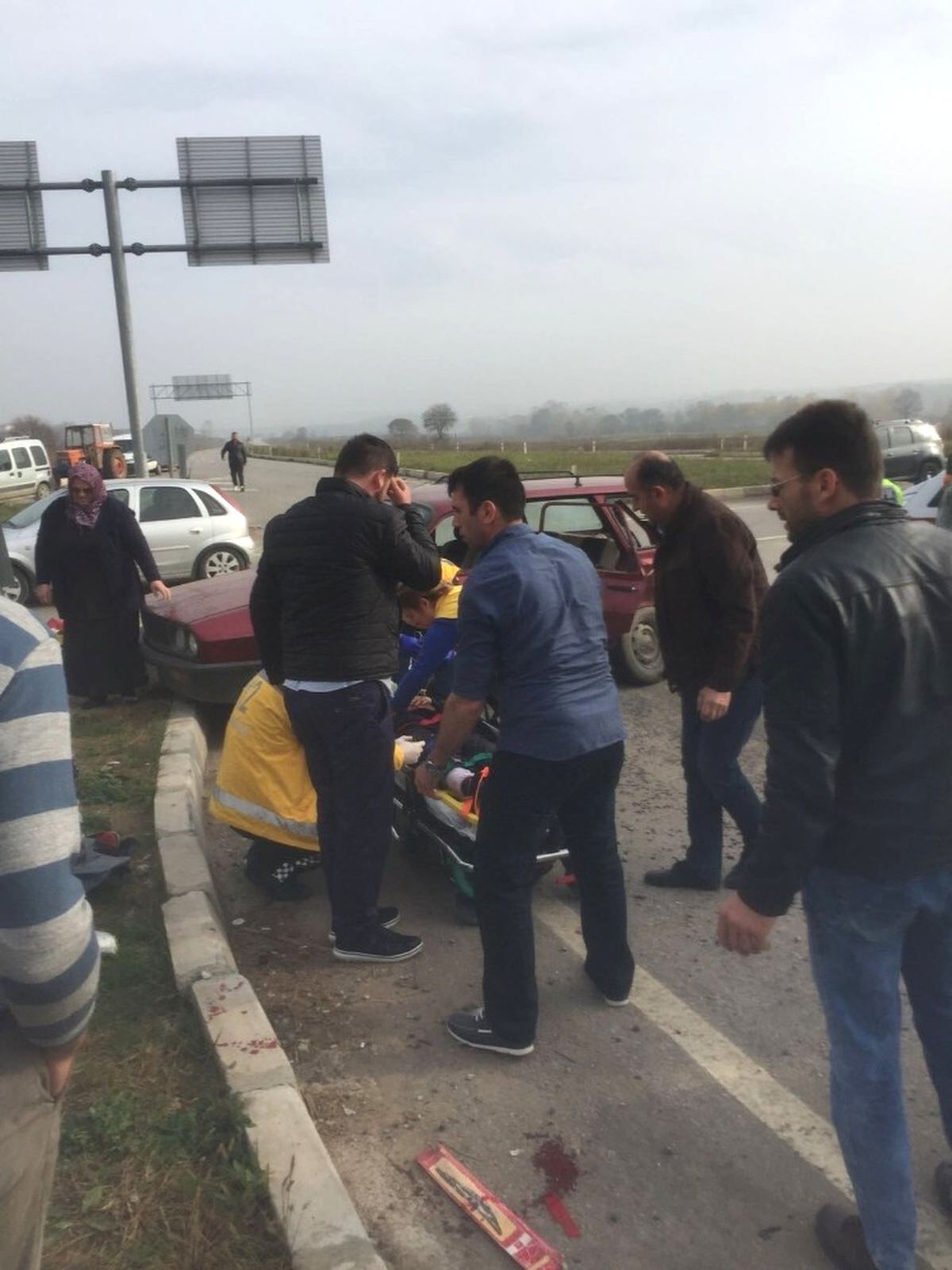 Sakarya\'da İki Otomobil Çarpıştı: 3 Yaralı
